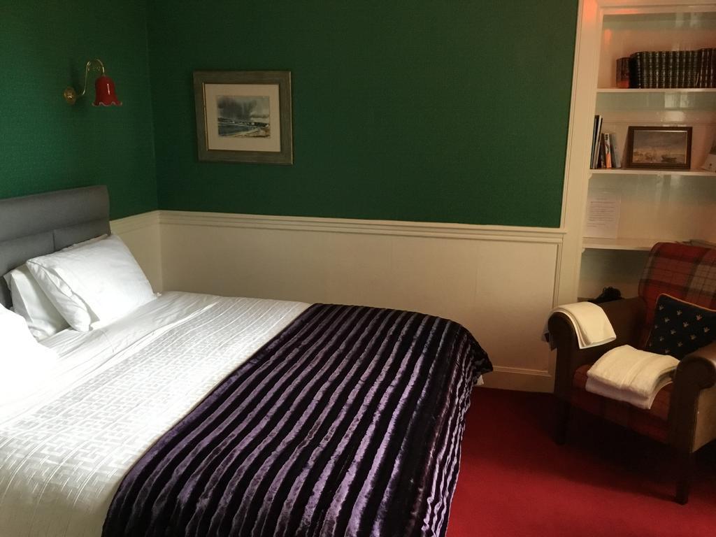 Moorlands Bed & Breakfast Хелънсбърг Екстериор снимка